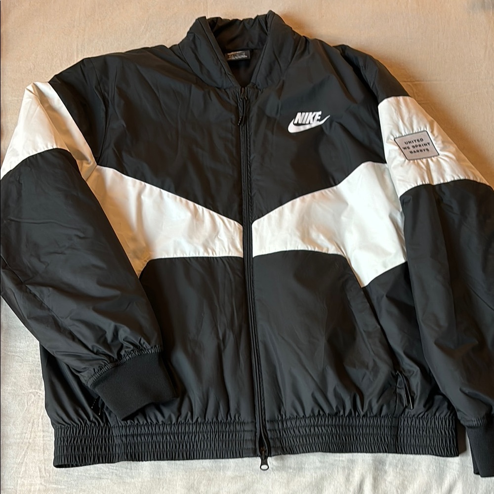 Nike puffer jacket for men size xl, great almost new condition